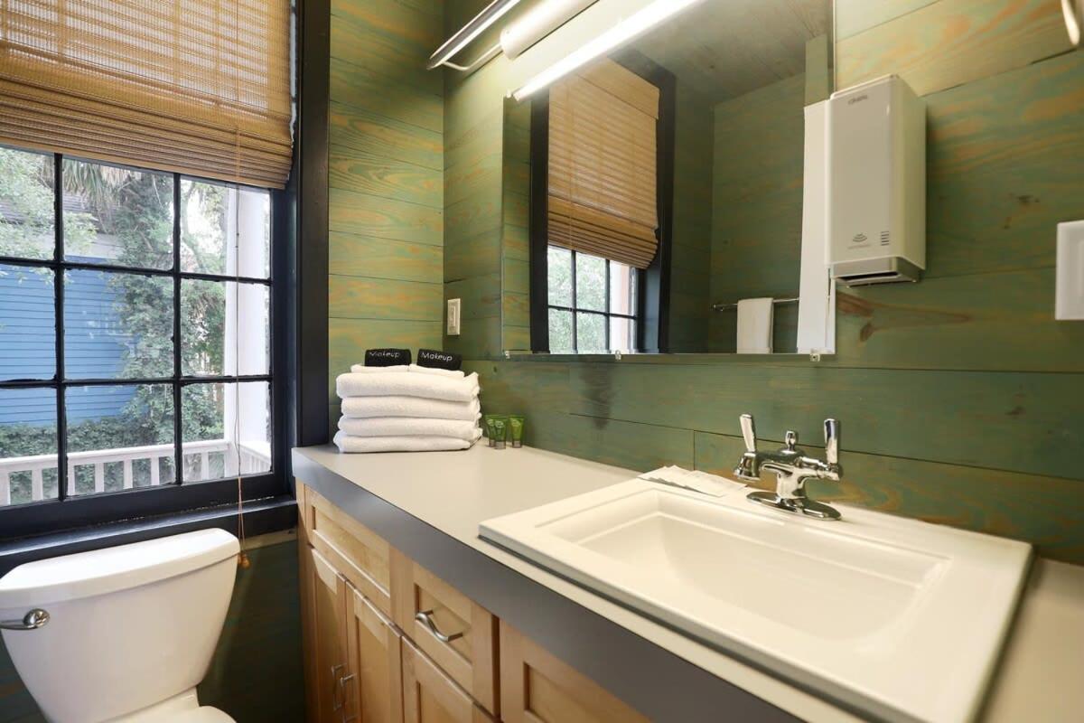 Revitalized Historical Southern Residence チャールストン エクステリア 写真